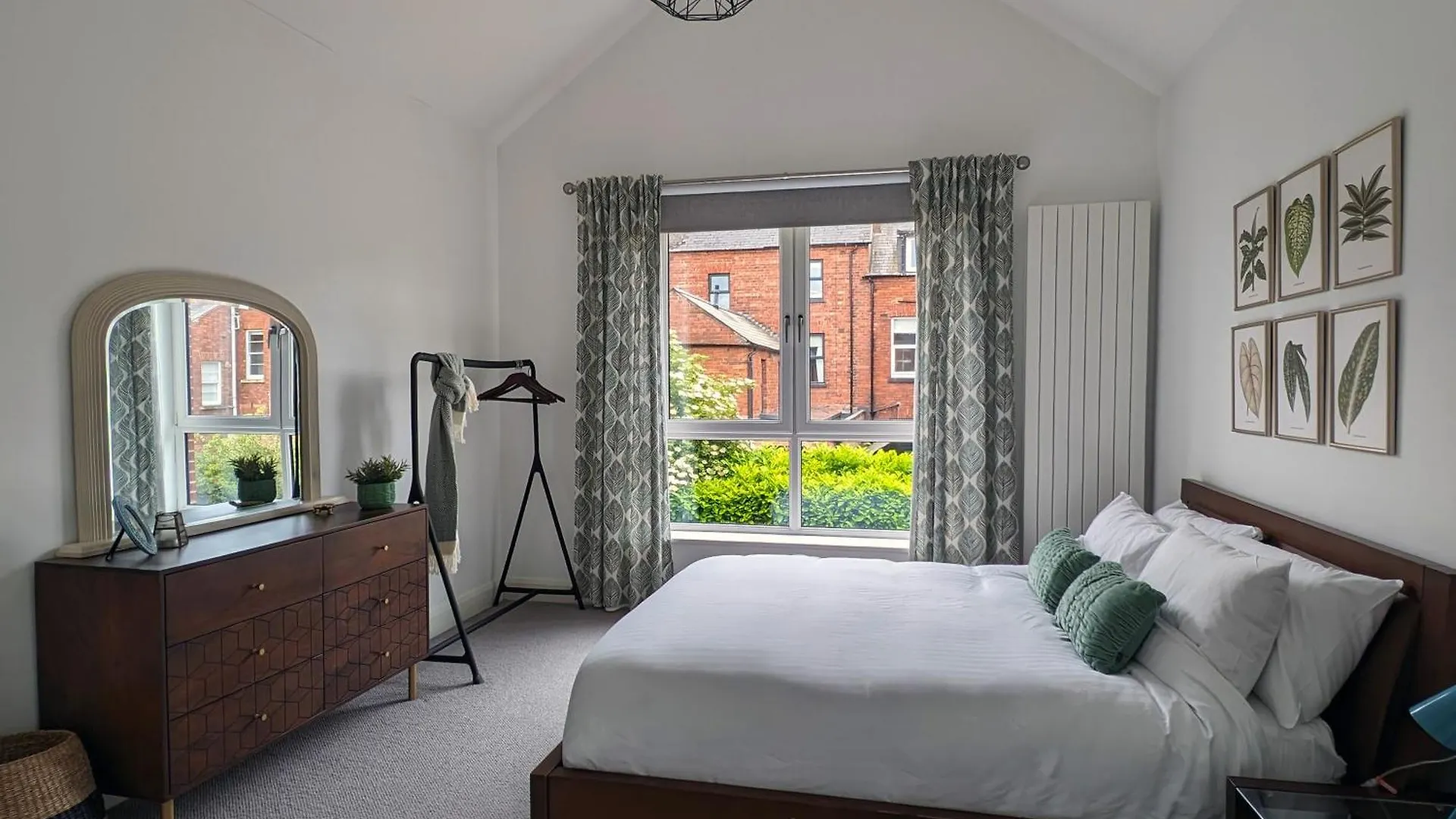 Bright, Modern Home In South Belfast 0*,